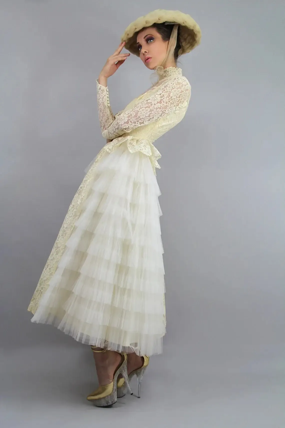 1950's Vintage Style Ivory Lace Wedding Gown Long Sleeves