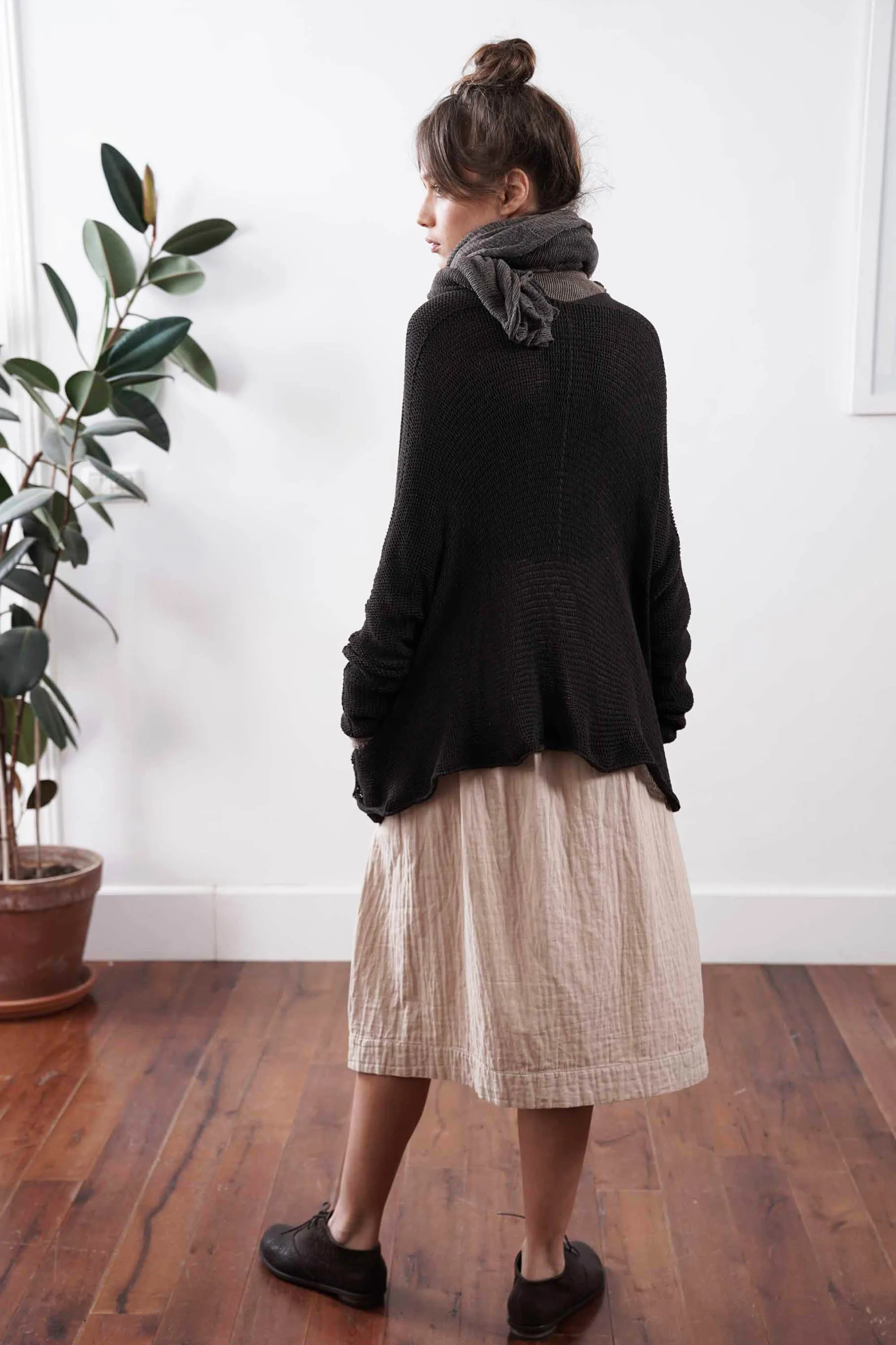 Beka loose cardigan with pockets in Charcoal Dark Brown