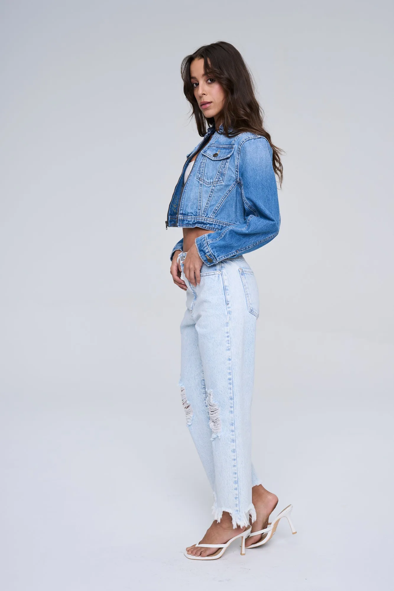 HIGH RISE WIDE CROP WITH KNEE AND HEM DISTRESSING  / SP-P11571-LA