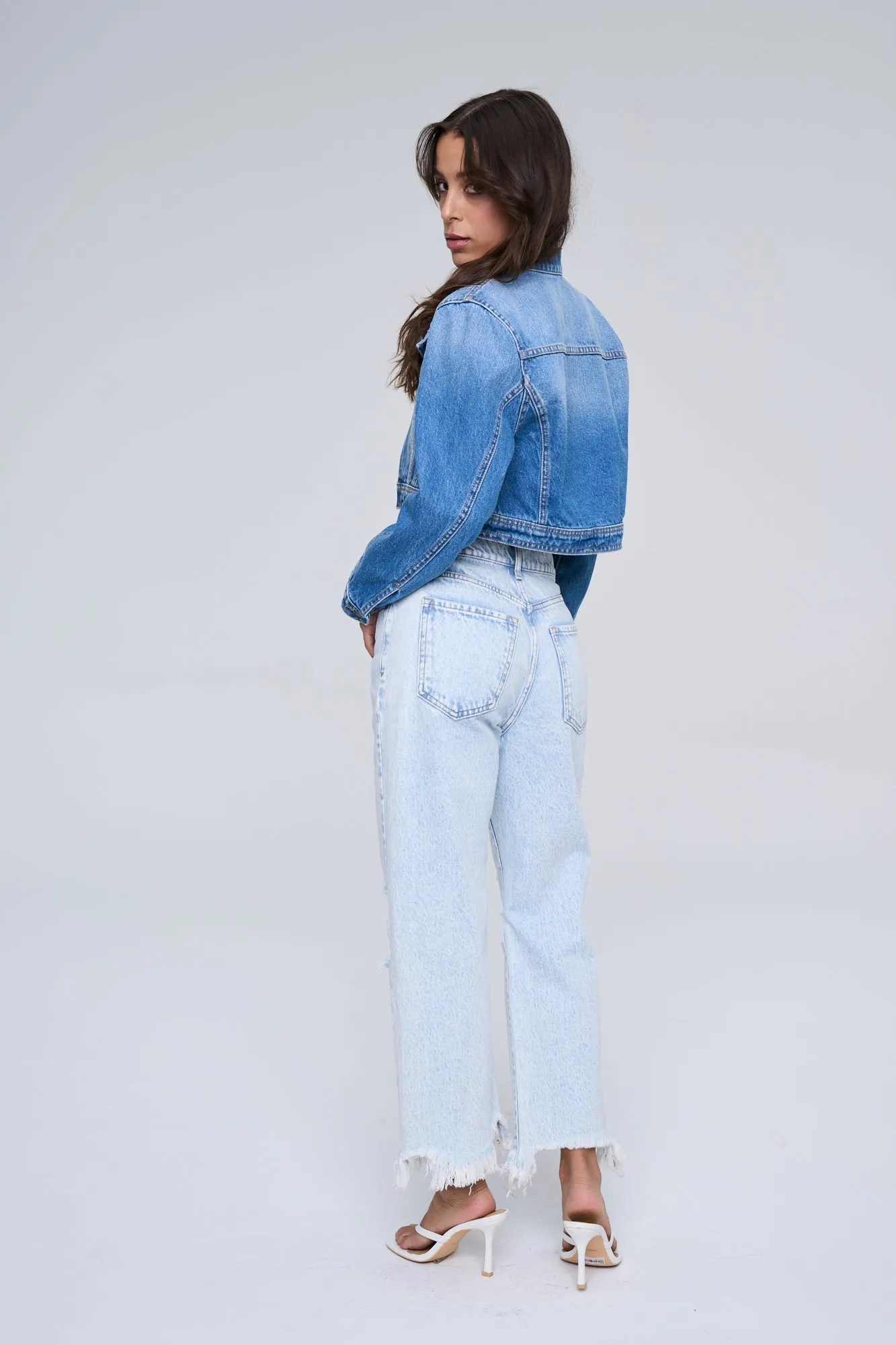 HIGH RISE WIDE CROP WITH KNEE AND HEM DISTRESSING  / SP-P11571-LA